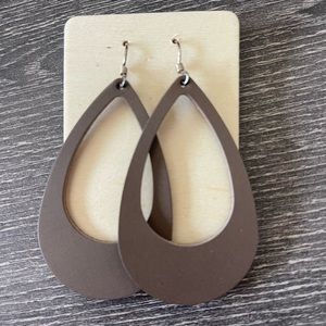Nickel & Suede Teardrop cutout earrings - stone
